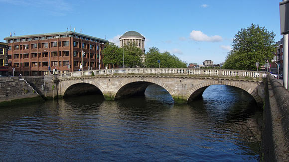 Puente Father Mathew bridge in Dublin Ireland
