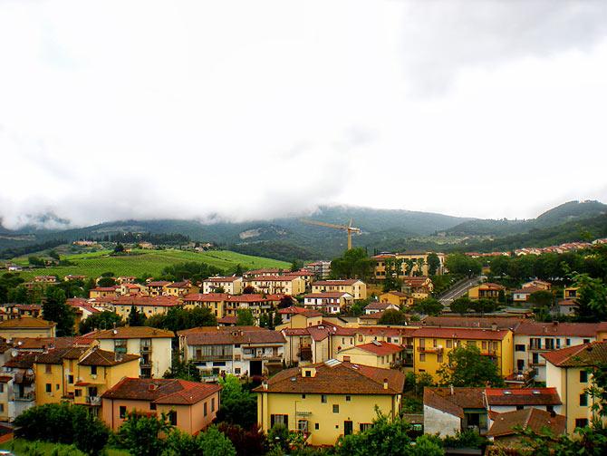 Cluster of red-brown roofs of Greve