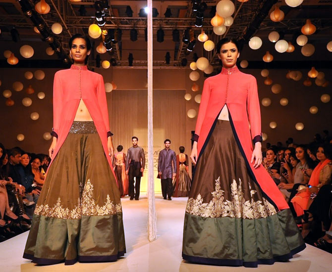 PICS: Manish Malhotra opens Lakme Fashion Week with a bang!