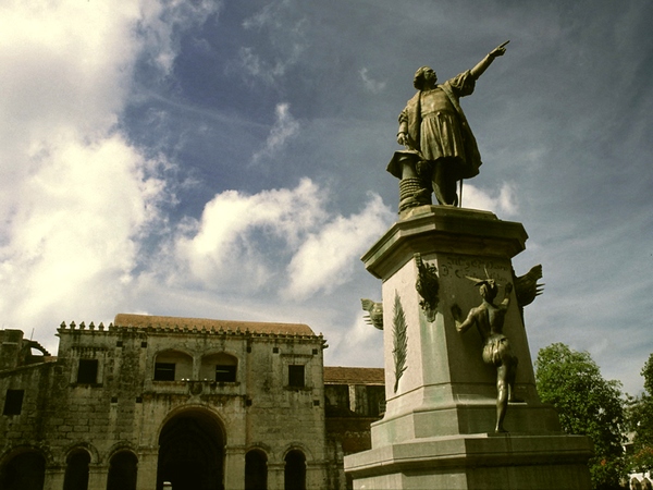 Parque Col n in the Colonial city, Santo Domingo