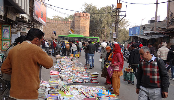 Darya Ganj book bazaar