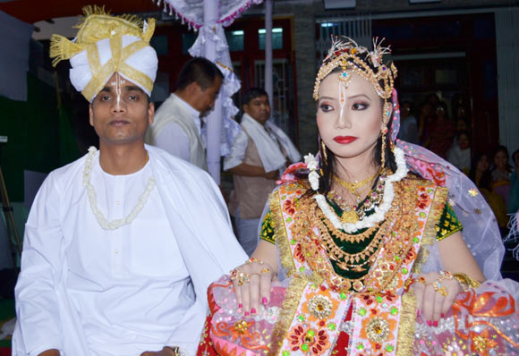 Surendra Daksh with his wife Mutum Chaobisana