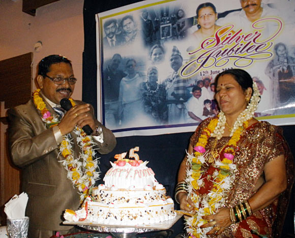 Shailendra Shende with his wife Vishakha