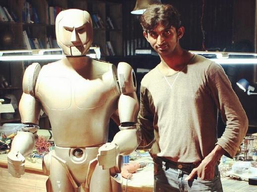 Balaji Lakshmanan with his humanoid robot