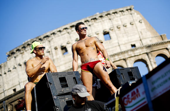 Dancers perform in front of the Colosseum in downtown Rome June 15, 2013.