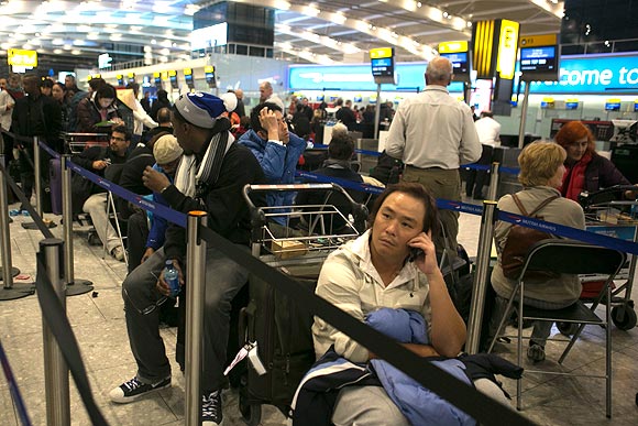 Delayed flights? 3 things you must know to avoid trouble!