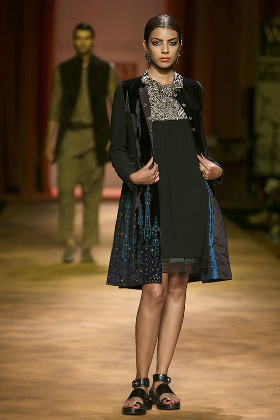 Model Arshia Ahuja shashays down the ramp in a velvet jacket worn over a knee-length dress