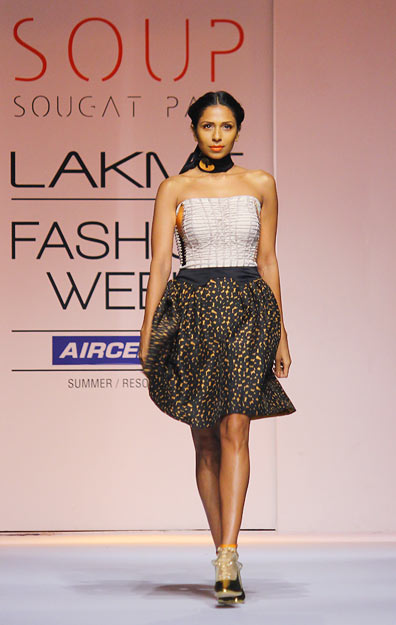 IMAGES: LFW goes fashionably patriotic