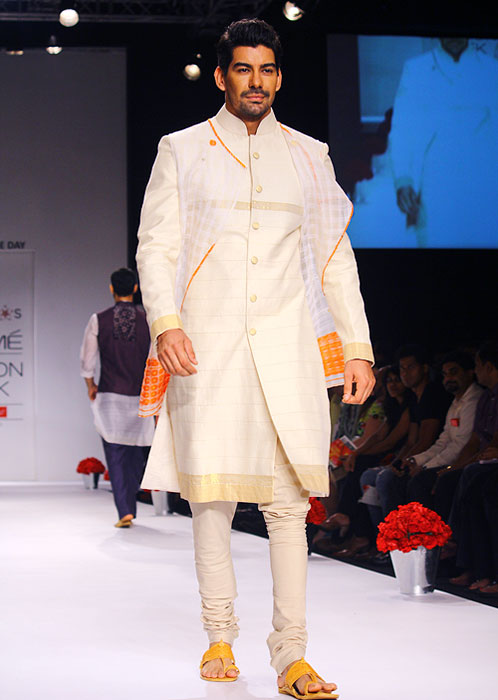 Spectacularly delicious Indian weaves on the runway - Rediff Getahead
