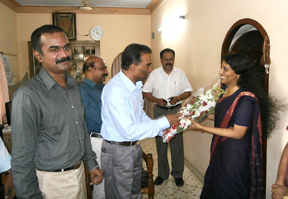 Haritha receives a bouquet from the principal, Government Engineering College, Thiruvanathapuram