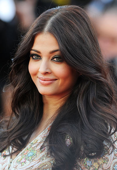 A good diet and proper nutrition, combined with a good shampoo, are essential for a glossy mane like Aishwarya Rai Bachchan's