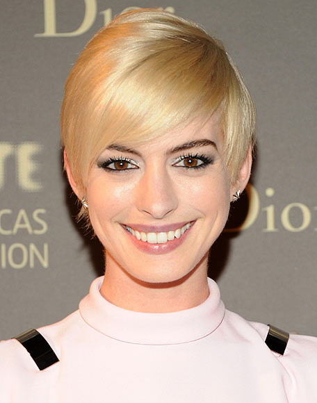 Anne Hathaway experiments a lot with her hair, but manages to keep it healthy