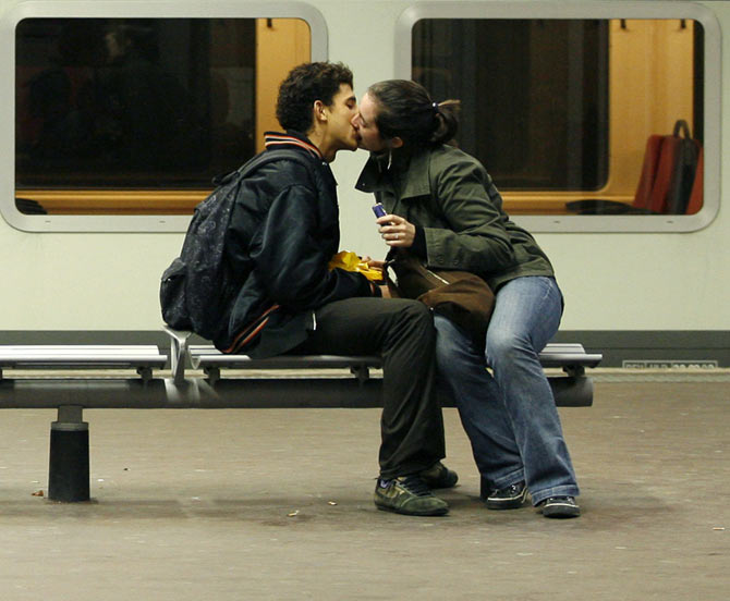 A couple kisses while waiting for a train at the Gare du Nord train station in Paris November 13, 2007, before the start of a strike by French SNCF railway workers. Seven of eight SNCF railway unions have voted for rolling strikes from Tuesday evening to protest against President Nicolas Sarkozy's plan to end their pension privileges.