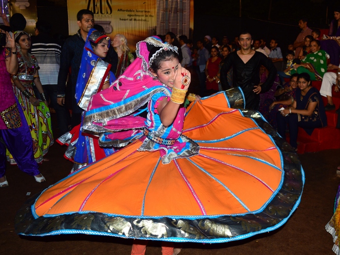 Bright outfits, dizzying moves: Navratri Garba in Mumbai