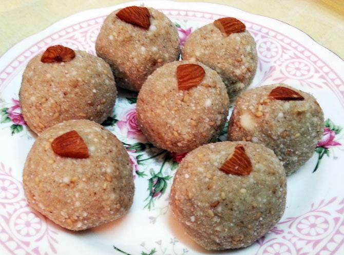 Singhara and Sabudana Laddoo