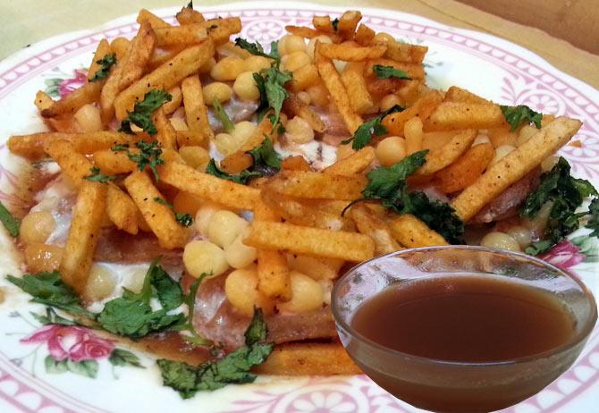 Dahi Puri and (inset) imli chutney