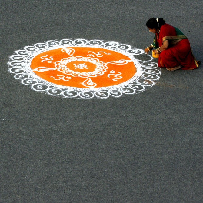What's the logic behind the traditional Indian rangoli?