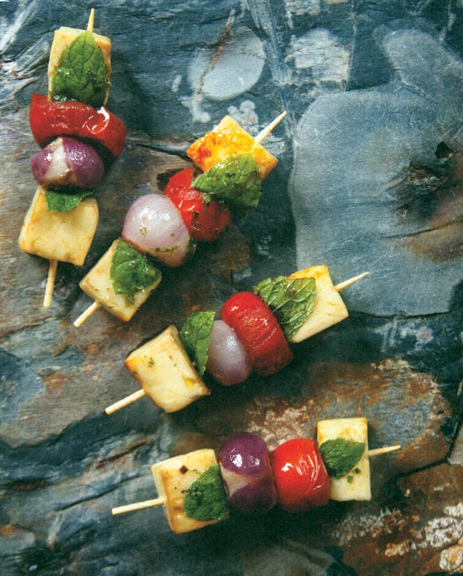 Halloumi skewers with cherry tomatoes and onions