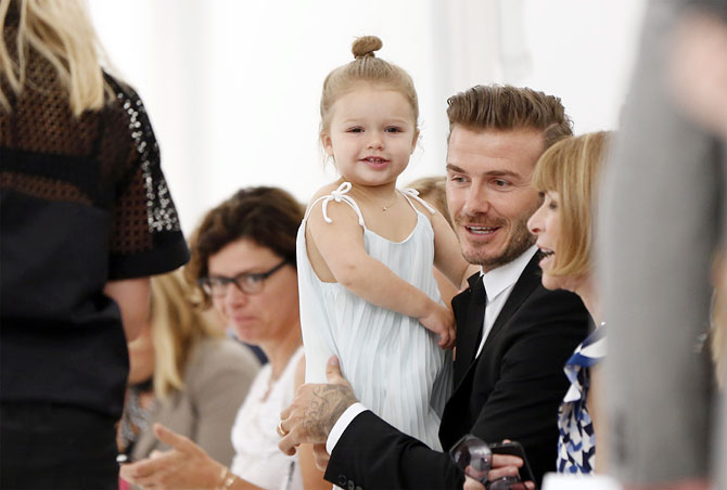 Harper with dad David Beckham and Vogue editor Anna Wintour at New York Fashion Week
