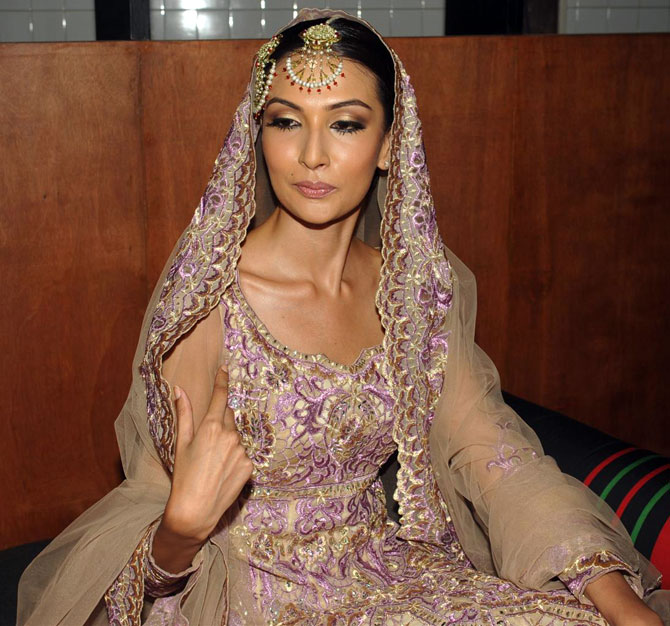 Sanea Sheikh models for Suneet Verma