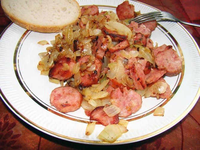 Sausages with caramelised onions