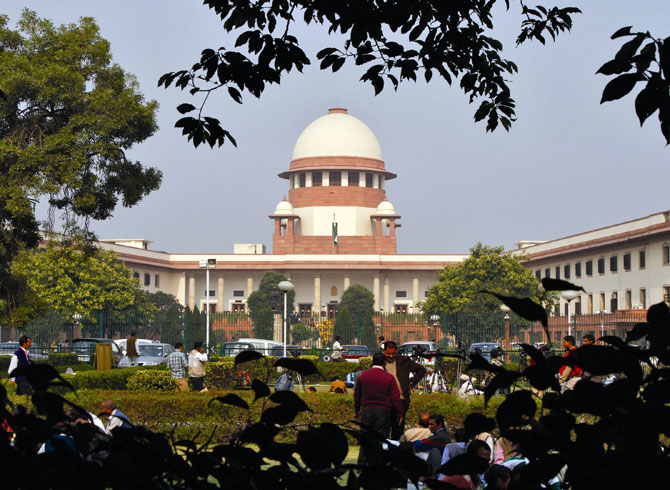 The architects of India's Supreme Court gave the building a scales of justice silhouette.
