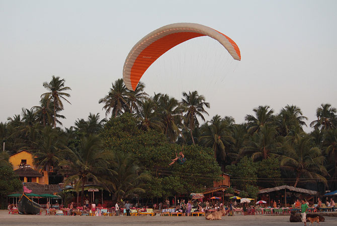 Adventure sports on the beaches in Goa