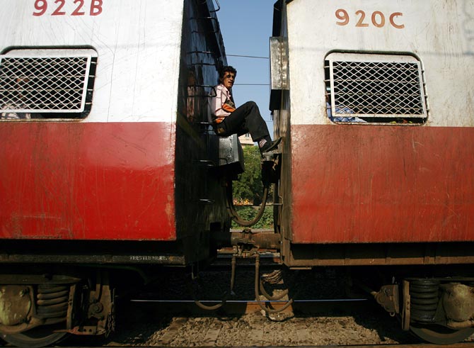 13 photographs of Mumbai local trains you must see today