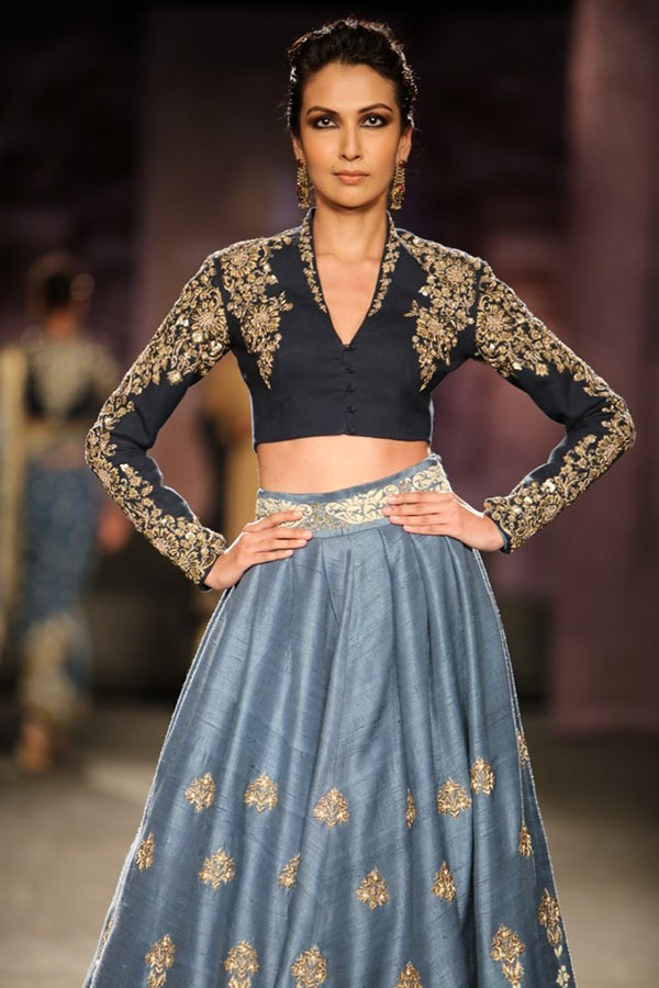 A model walks the runway for Anju Modi at the India Couture Week
