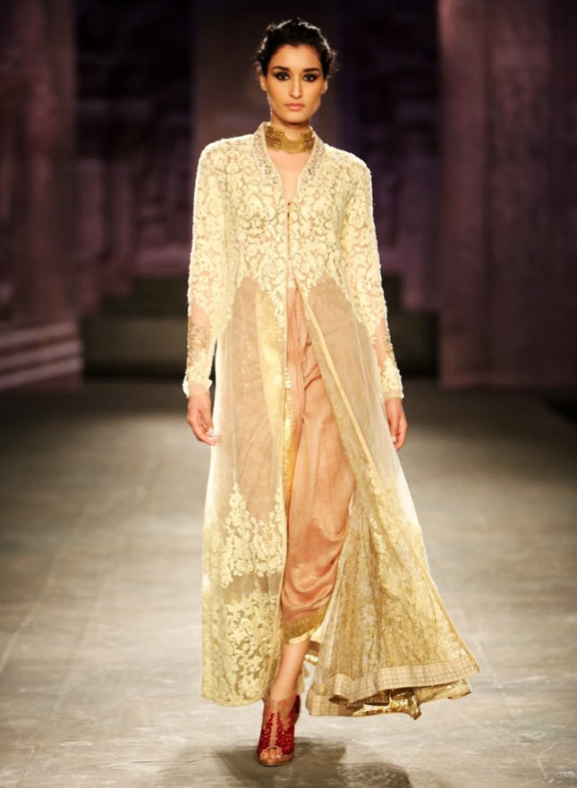 Kanishtha Dhankar walks the runway for Anju Modi at the India Couture Week.
