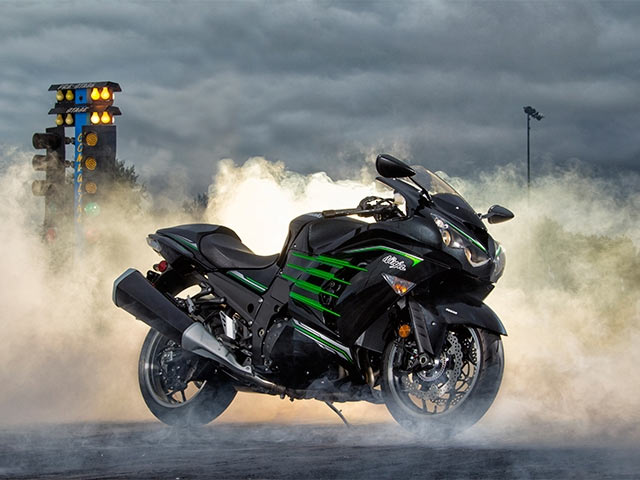 Whoa! Kawasaki ZX-14R goes from 0 to 100 in 2.8 seconds!