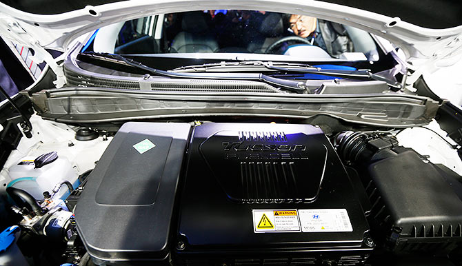 An auto show attendee checks out the interior of the 2014 Hyundai Tuscon Fuel Cell during the 2013 Los Angeles Auto Show in Los Angeles, California.