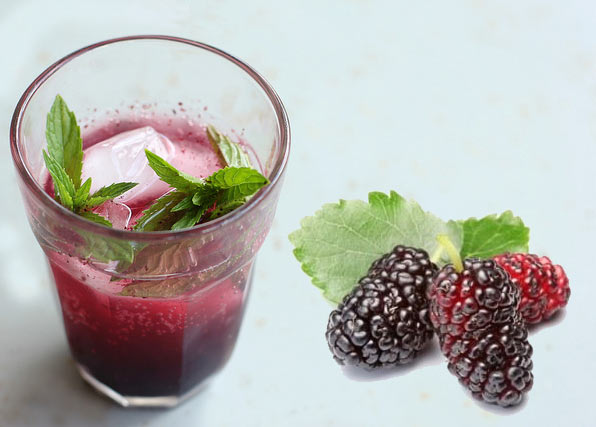 Mulberry and lemon mocktail
