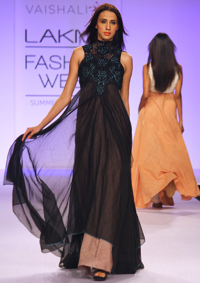 Assamese weaves for sultry summers - Rediff Getahead