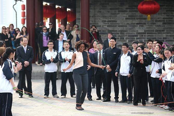 First Lady Michelle Obama takes up a skipping challenge as the audience cheers on. 