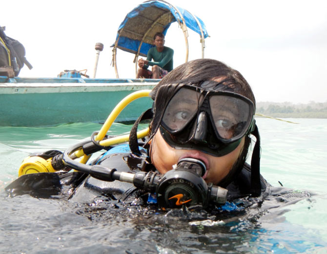 Tamanna Balachandran taking scuba diving lessons
