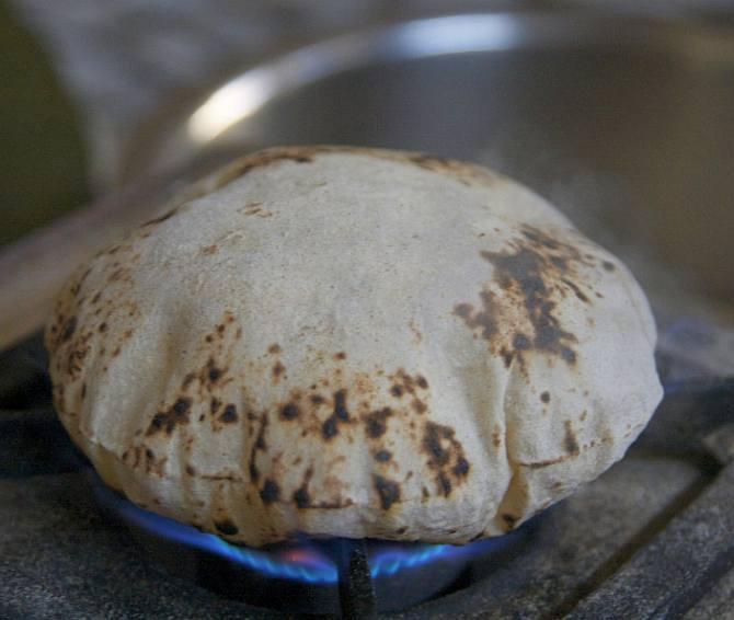 SEE: How beginners can make SOFT chapatis