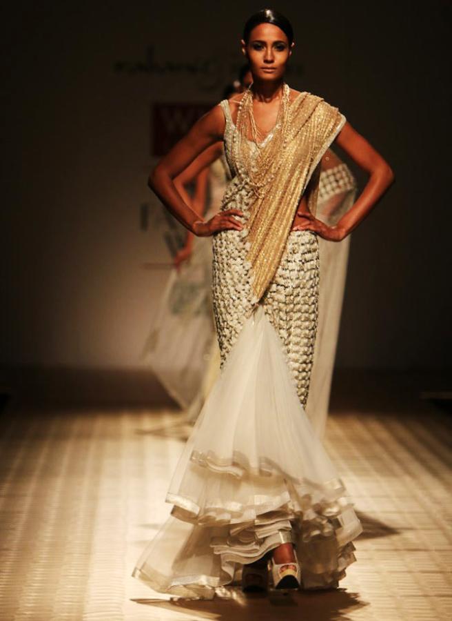 Sari beauties at India Fashion Week