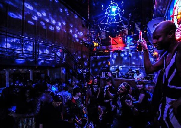 New Yorl's Avenue Bar is a melting pot of entertainment and is frequented by clubbers