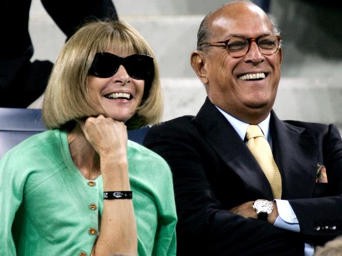 Editor-in-chief of Vogue, Anna Wintour (L) with designer Oscar de la Renta (R)