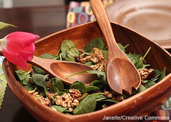 Spinach, craisin & walnut salad