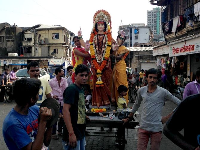 Goddess Durga arrives at Kamathipura