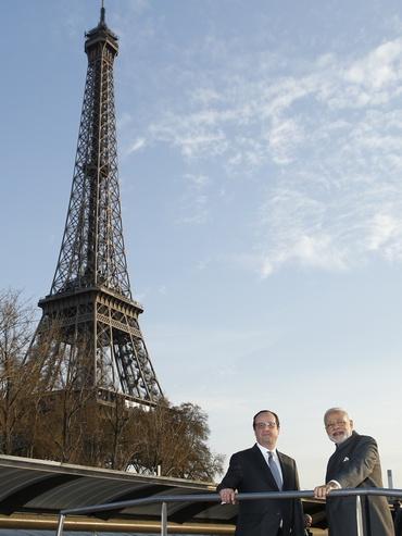 Narendra Modi with Francois Hollande in Paris