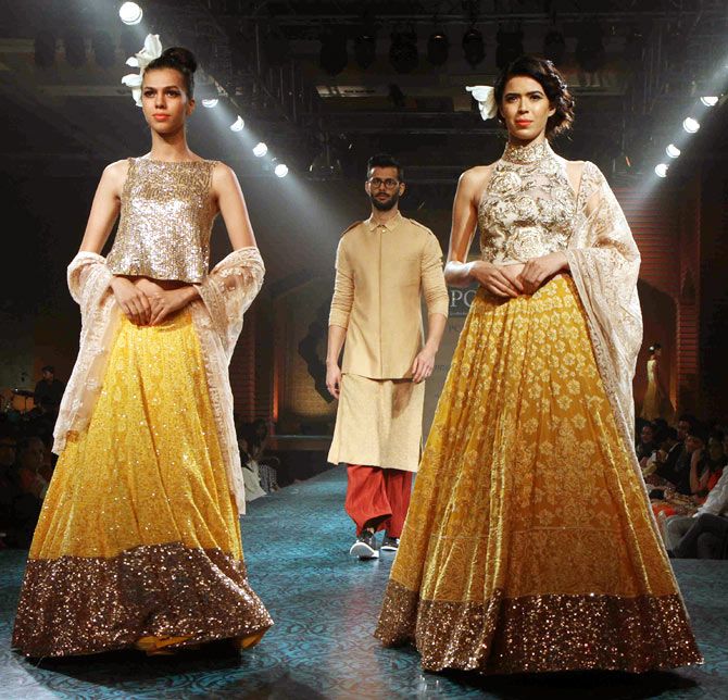 A model in a Manish Malhotra outfit