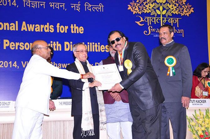 Bhavesh Bhatia receives the entrepreneurship award for disabled from Pranab Mukherjee