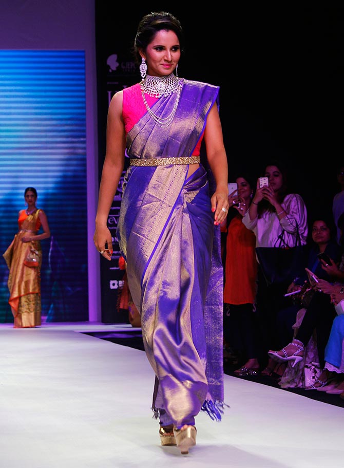 Chitrangada, Sania, Juhi sparkle at Jewellery Week - Rediff.com