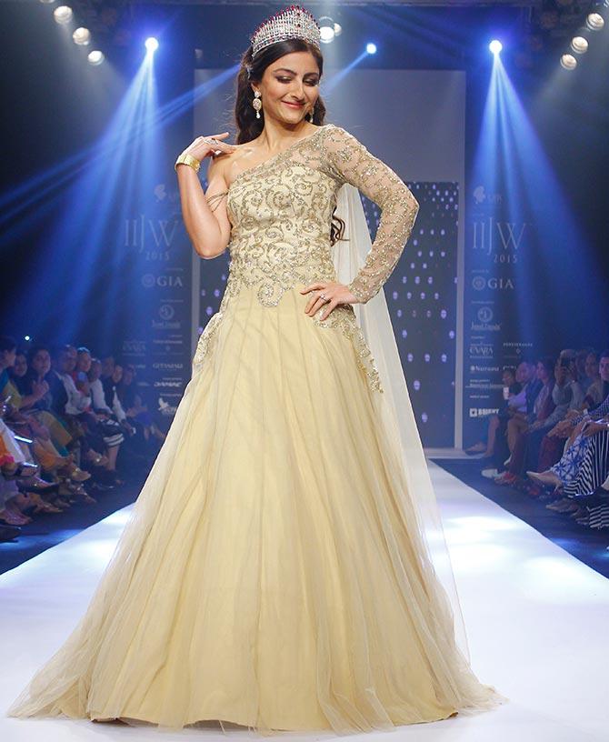 Soha Ali Khan for Surya Gold at IIJW 2015