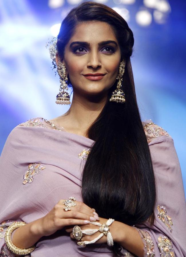 Sonam Kapoor at IIJW 2015