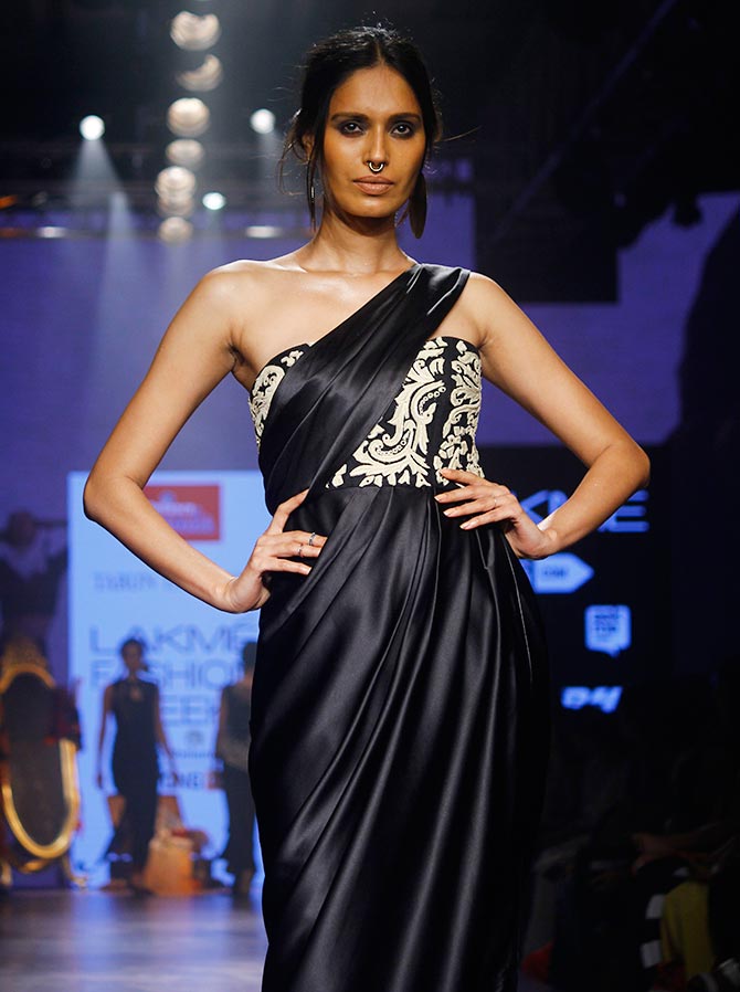 Ujjwala Raut walks for Tarun Tahiliani