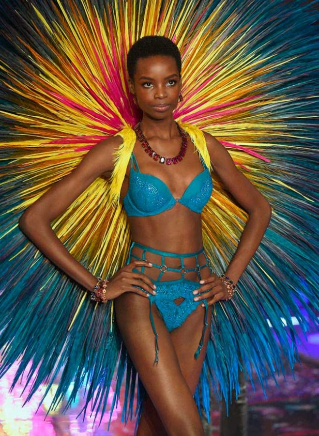  Maria Borges makes quite a fashion statement wearing her hair in a teeny-weeny Afro style on Victoria's Secret runway. 
